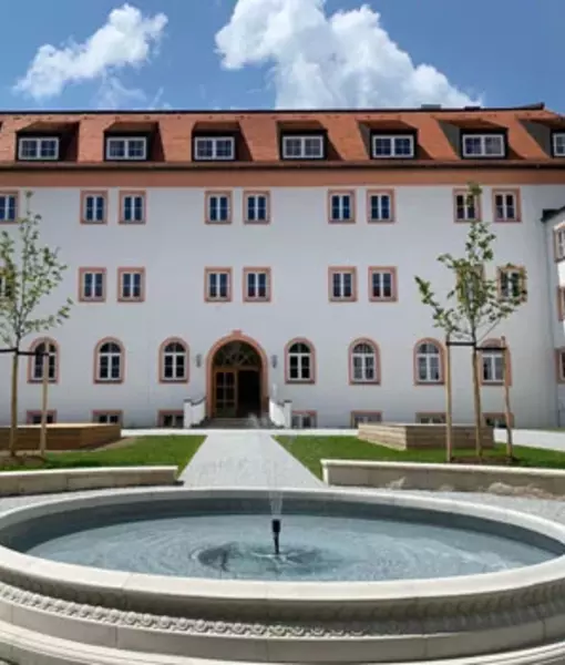 Brunnen vor dem Kloster Gymnasium