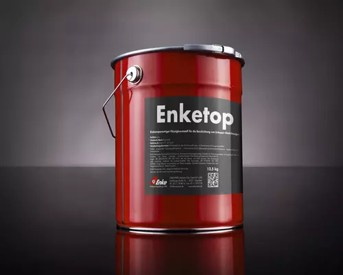 Enketop Gebinde vor schwarzem Hintergrund