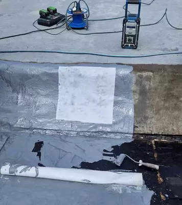 Aufnahme der Dachsanierung der Wohnsiedlung Röbel mit Enkopur