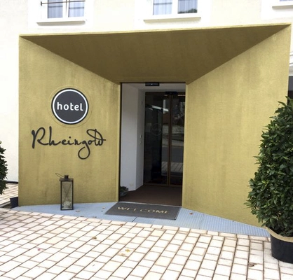 goldener Hoteleingang Rheingold