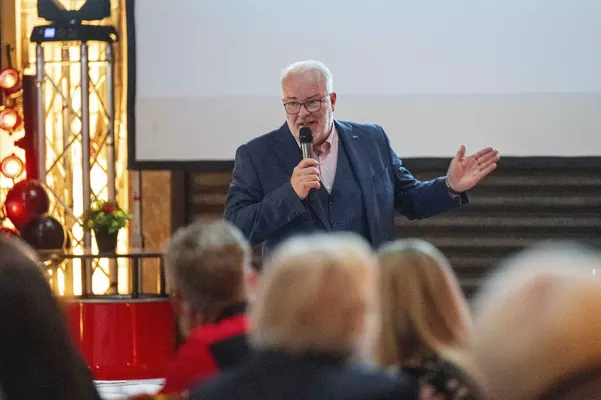 Herr Kainzinger von Enke hält eine Rede