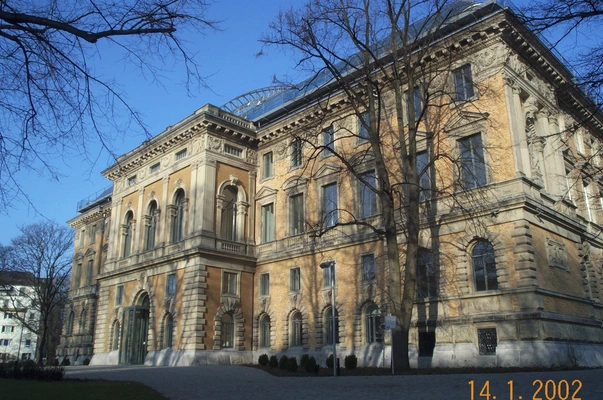 Ständehaus mit Enkolit behandelt