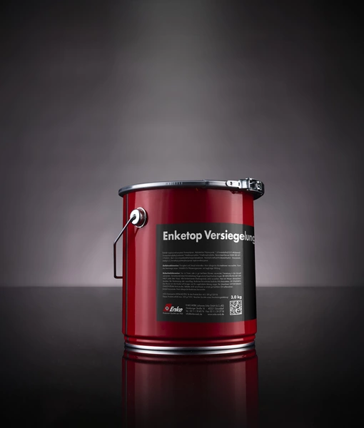 Enketop Versiegelung im Gebinde vor schwarz stehend