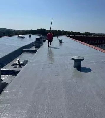 Aufnahme der Dachsanierung der Wohnsiedlung Röbel mit Enkopur