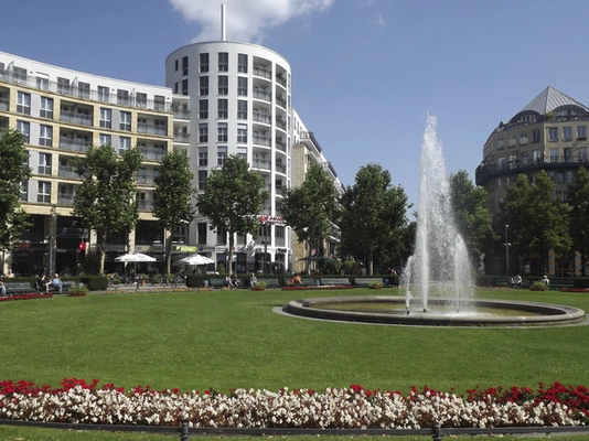 Brunnen mit Wasserspiel am Prager Platz