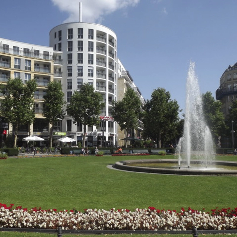 Brunnen mit Wasserspiel am Prager Platz