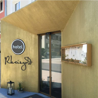 Abbildung des Eingangs vom Hotel Rheingold